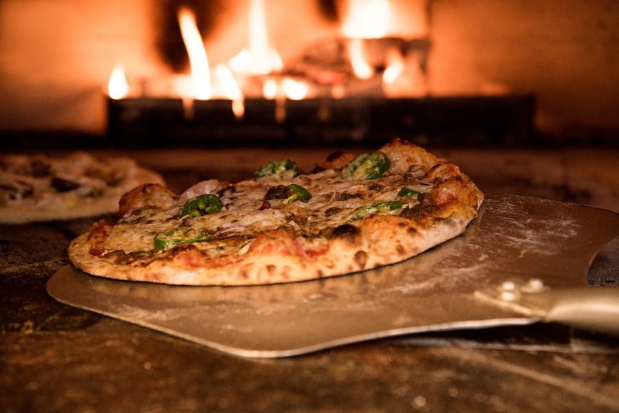 La pizza face aux flammes
